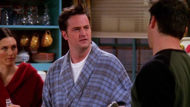 Friends (1994) - T6:E14 - Chandler no puede llorar (1)