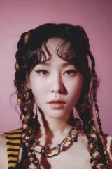 김윤진
