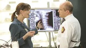 Fotograma del episodio 9: La doctora de la foto