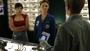 Fotograma del episodio 11: El hueso que explotó