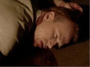 Fotograma del episodio 12: Orificio de entrada