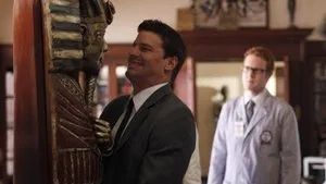 Fotograma del episodio 5: Un anochecer en el museo de huesos