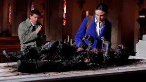 Fotograma del episodio 14: El diablo en el altar