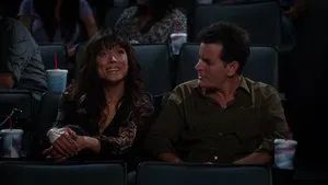 Fotograma del episodio 6: Dándole a la Zambomba