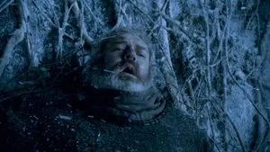 Fotograma del episodio 5: El portón