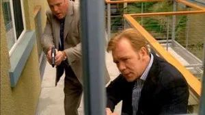 Fotograma del episodio 12: Criar a Caine