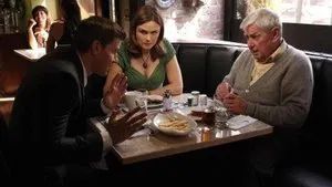 Fotograma del episodio 8: El pie en la casa embargada