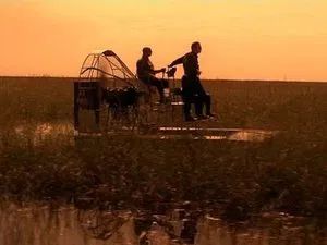 Fotograma del episodio 1: Paracaídas de oro