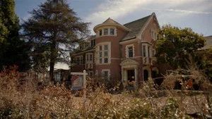 Fotograma del episodio 6: Regreso a la casa de la muerte