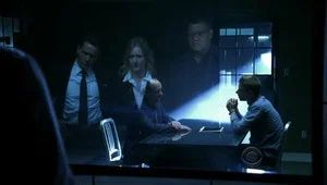 Fotograma del episodio 12: Desarmado y Peligroso