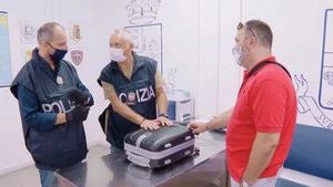 Fotograma del episodio 5: Santos y Pecadores
