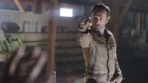 Fotograma del episodio 13: La flecha en el marco de la puerta