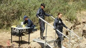 Fotograma del episodio 8: El hombre en la presa