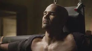 Fotograma del episodio 16: Derek