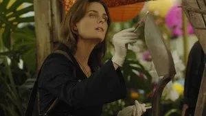 Fotograma del episodio 5: Miembros perfectos en el depósito