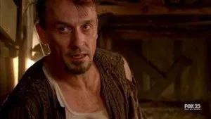 Fotograma del episodio 11: Abajo y fuera