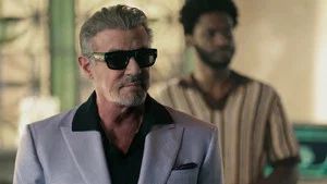 Fotograma del episodio 4: Héroes y villanos