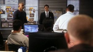 Fotograma del episodio 5: De la cuna a la tumba