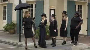Fotograma del episodio 1: Coven: Brujería
