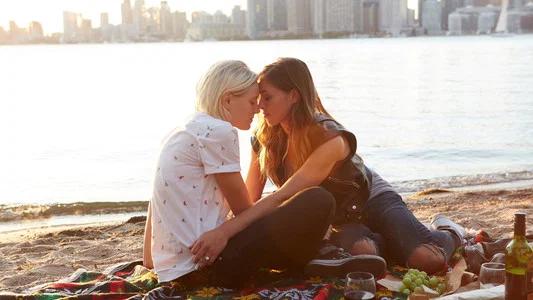 Foto de Below Her Mouth