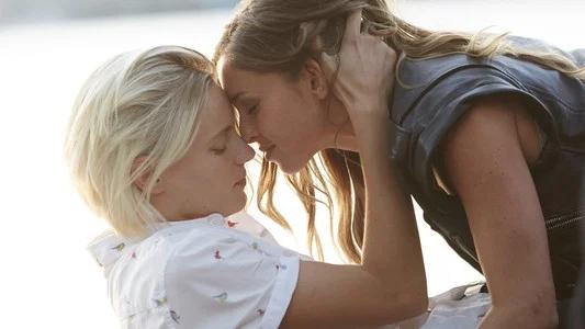 Foto de Below Her Mouth