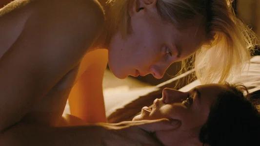 Foto de Below Her Mouth