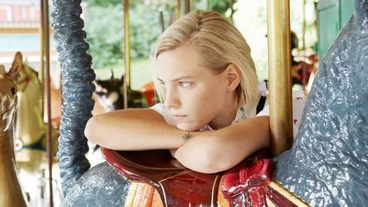 Foto de Below Her Mouth
